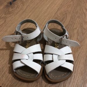 Saltwater sandals, white, size 6